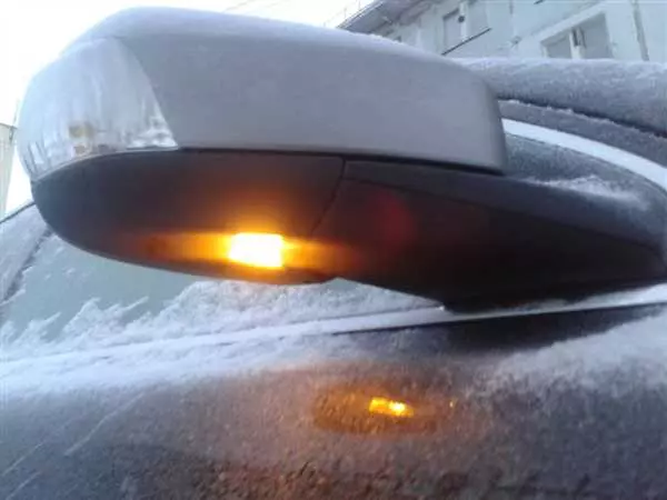 Как заменить лампы в зеркалах автомобиля Volvo XC90